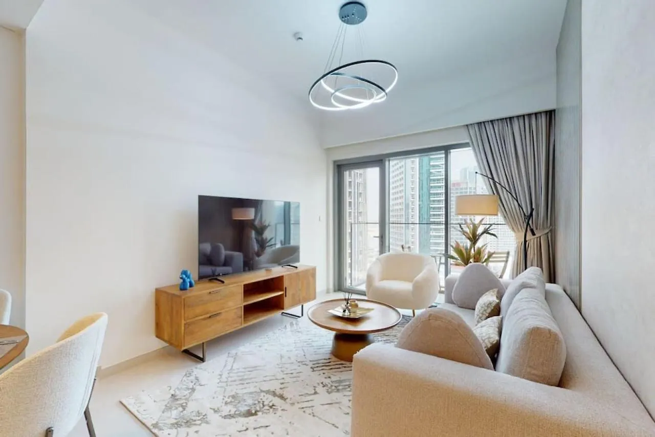 Burj Royale - Classic One Bedroom Dubai Apartment